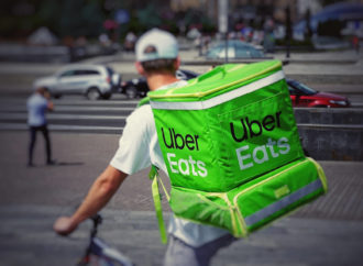 Uber Eats rozszerza ofertę dostawy artykułów spożywczych w związku z  COVID-19