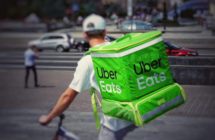 Uber Eats rozszerza ofertę dostawy artykułów spożywczych w związku z  COVID-19