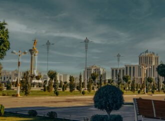 Kryzys Telekomunikacyjny w Turkmenistanie: Monopol Altyn Asyr