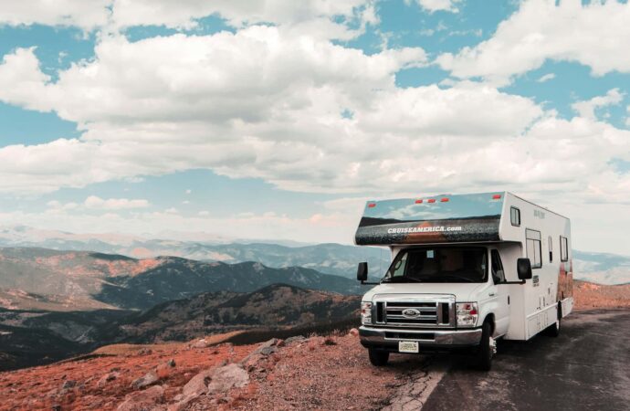 How to Get Fast Internet in a Camper? A Guide to LTE Routers, Antennas, and SIM Cards